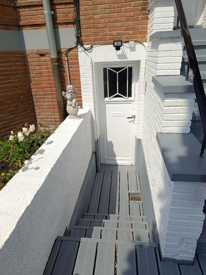 Le White Garden Apartment Де Пане Екстериор снимка